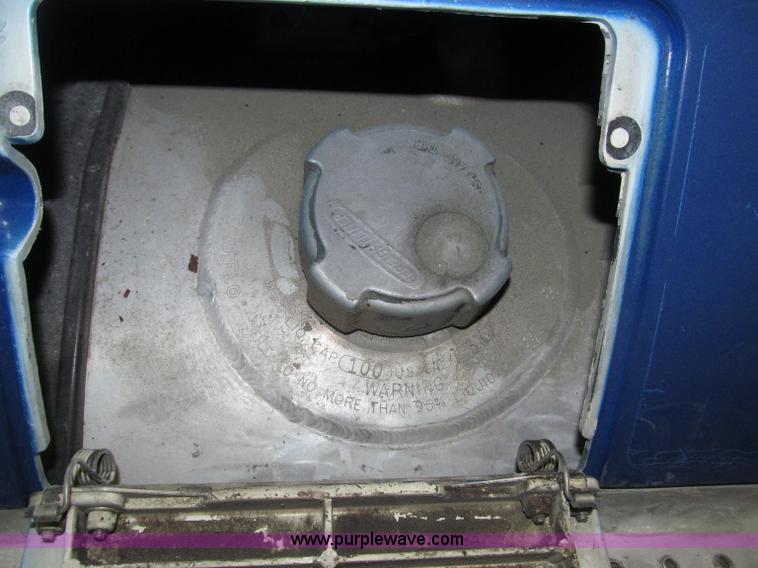 image for item B5346 2001 Freigtliner Century day cab semi truck