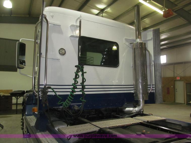 image for item B5346 2001 Freigtliner Century day cab semi truck