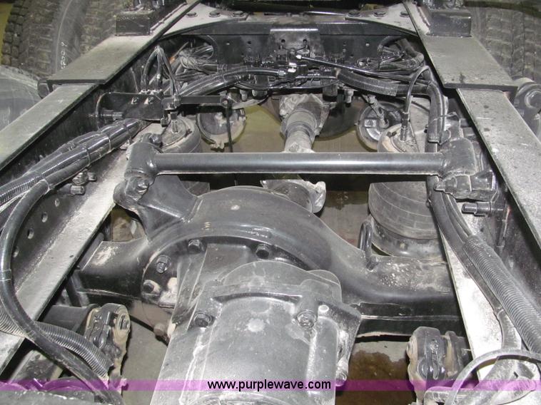 image for item B5346 2001 Freigtliner Century day cab semi truck