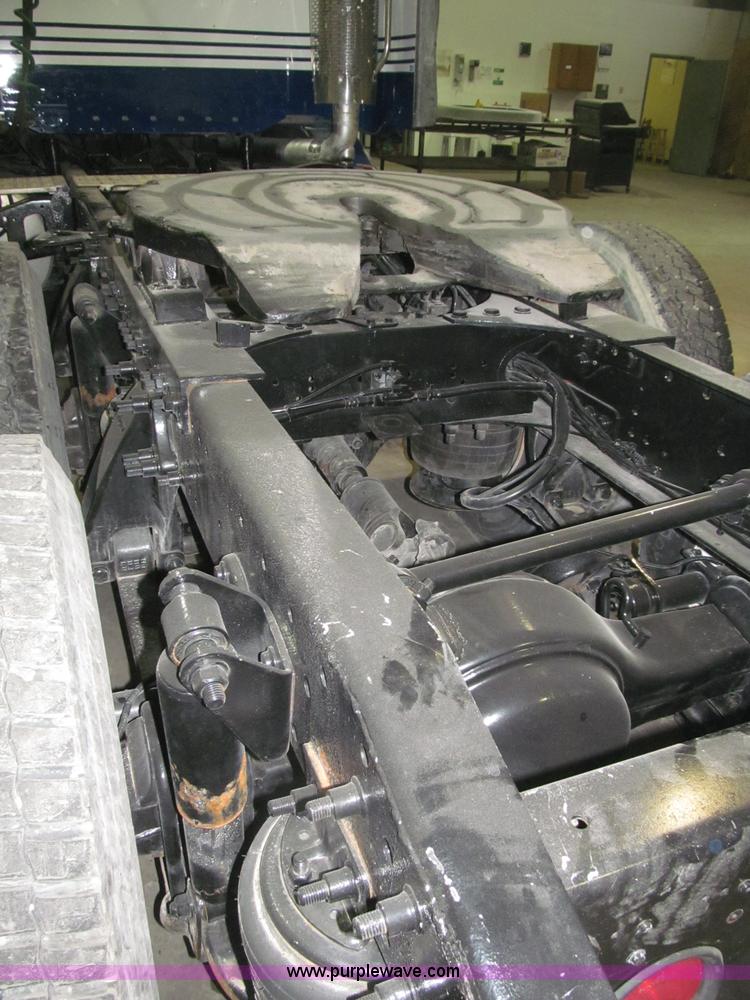 image for item B5346 2001 Freigtliner Century day cab semi truck