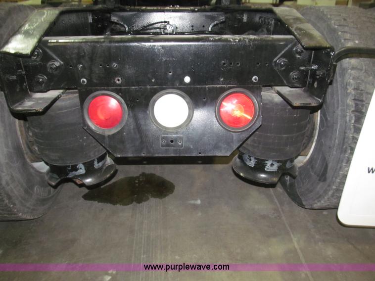 image for item B5346 2001 Freigtliner Century day cab semi truck