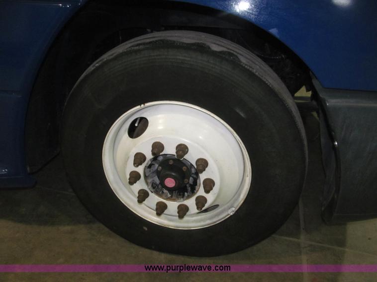 image for item B5346 2001 Freigtliner Century day cab semi truck