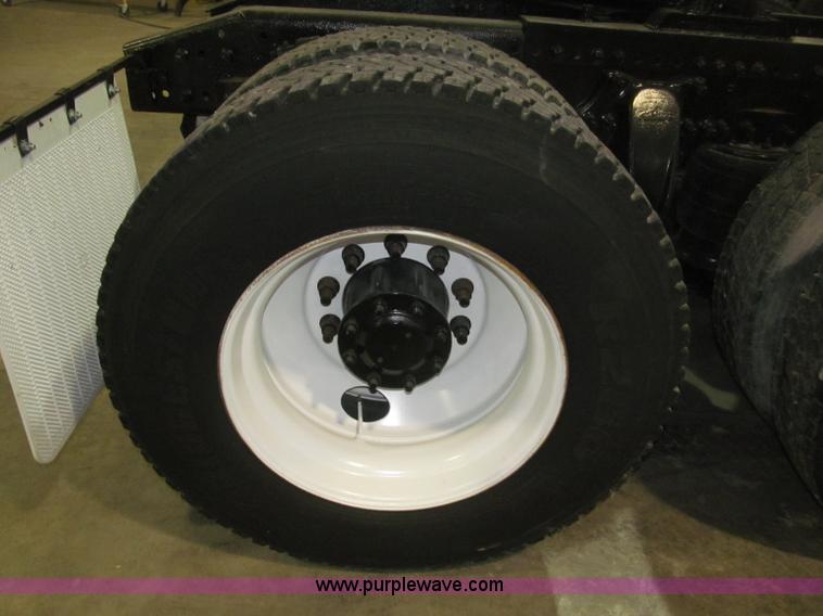 image for item B5346 2001 Freigtliner Century day cab semi truck