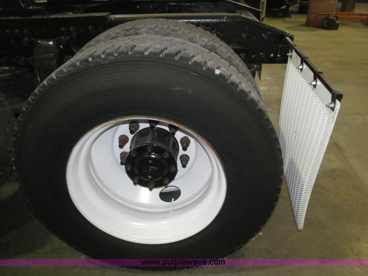 image for item B5346 2001 Freigtliner Century day cab semi truck