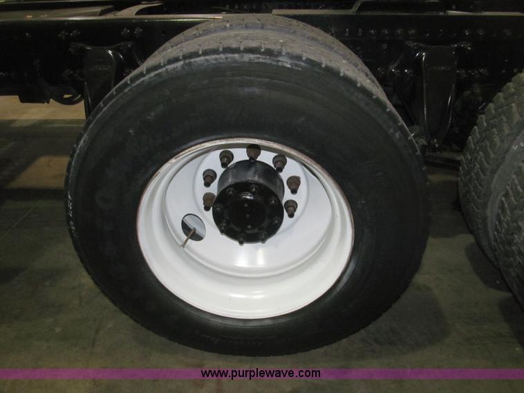 image for item B5346 2001 Freigtliner Century day cab semi truck