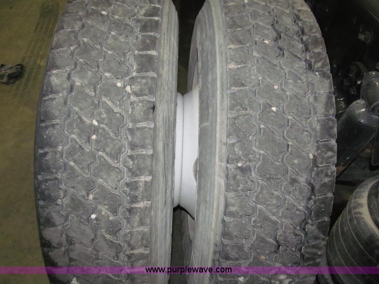 image for item B5346 2001 Freigtliner Century day cab semi truck