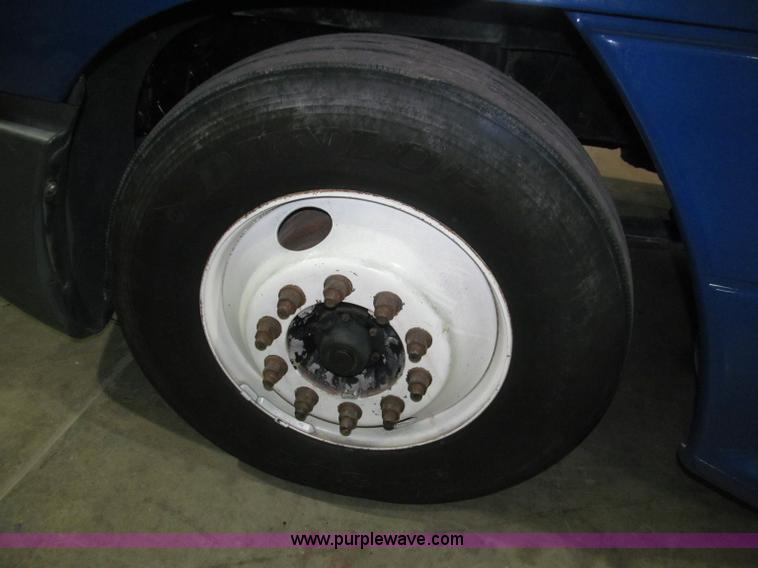 image for item B5346 2001 Freigtliner Century day cab semi truck