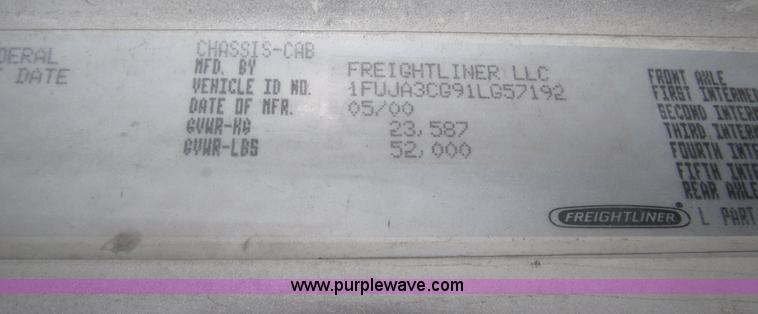 image for item B5346 2001 Freigtliner Century day cab semi truck