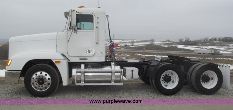image for item B5348 1998 Freightliner FLD120 day cab semi truck