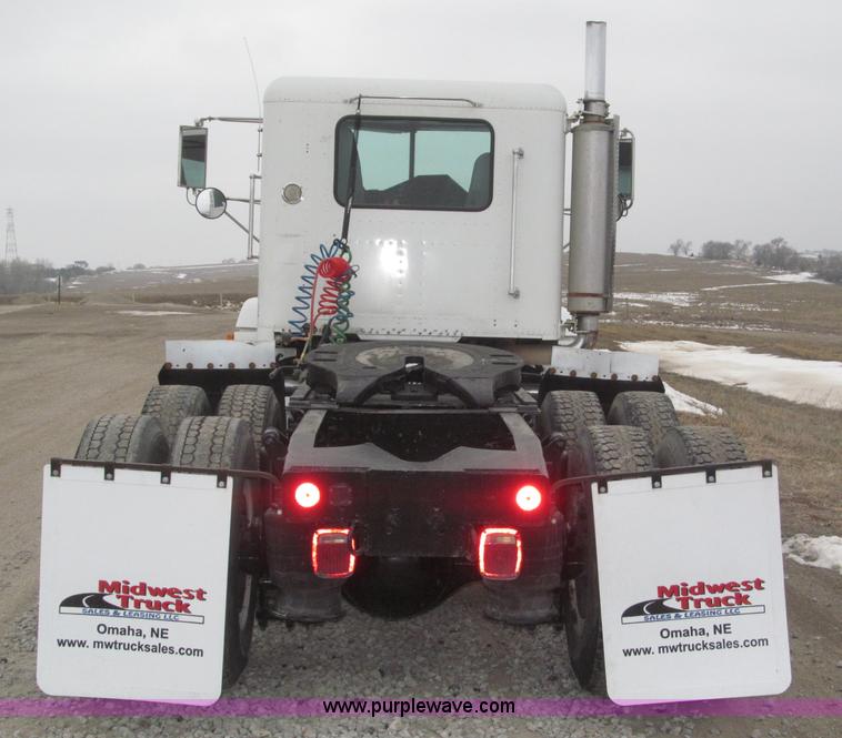 image for item B5348 1998 Freightliner FLD120 day cab semi truck