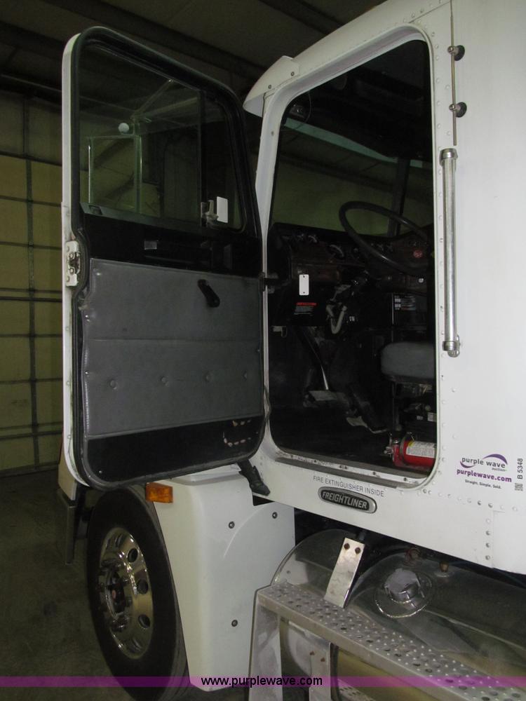 image for item B5348 1998 Freightliner FLD120 day cab semi truck