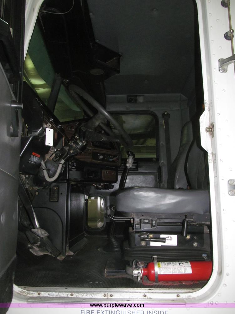 image for item B5348 1998 Freightliner FLD120 day cab semi truck