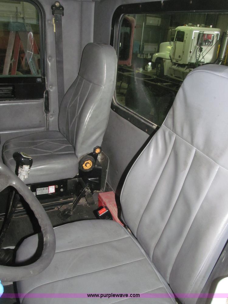 image for item B5348 1998 Freightliner FLD120 day cab semi truck