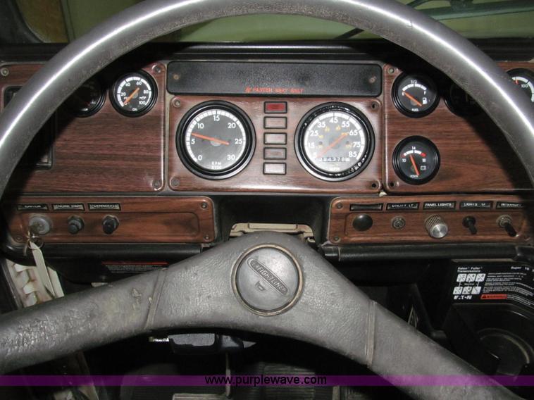 image for item B5348 1998 Freightliner FLD120 day cab semi truck