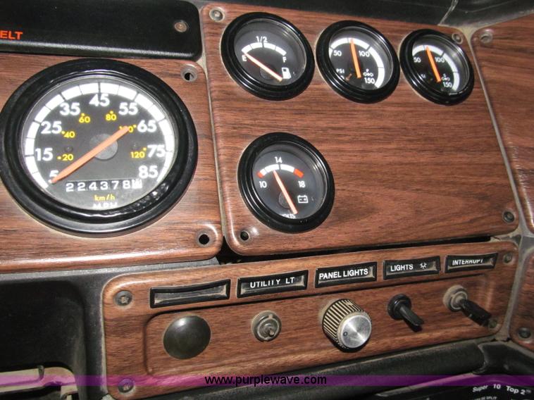 image for item B5348 1998 Freightliner FLD120 day cab semi truck