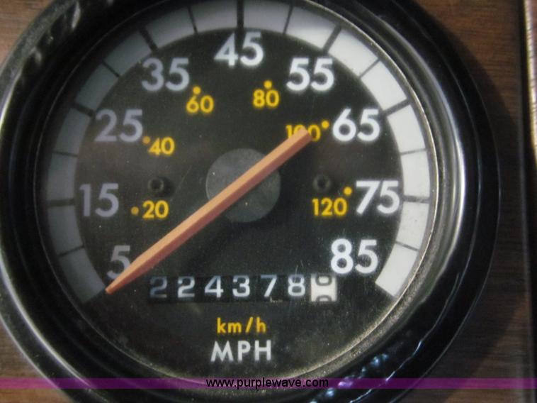 image for item B5348 1998 Freightliner FLD120 day cab semi truck