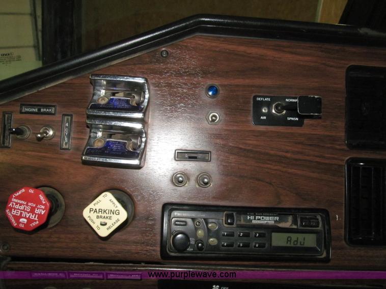 image for item B5348 1998 Freightliner FLD120 day cab semi truck