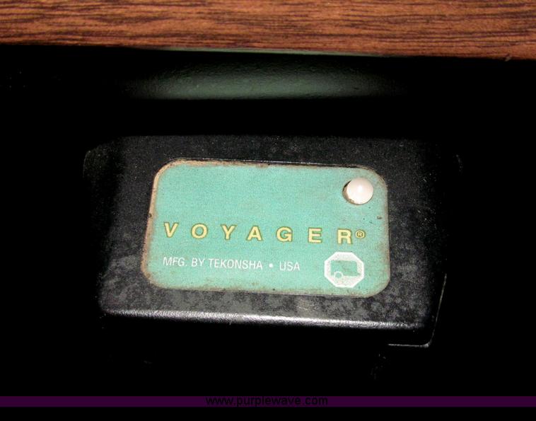 image for item B5348 1998 Freightliner FLD120 day cab semi truck