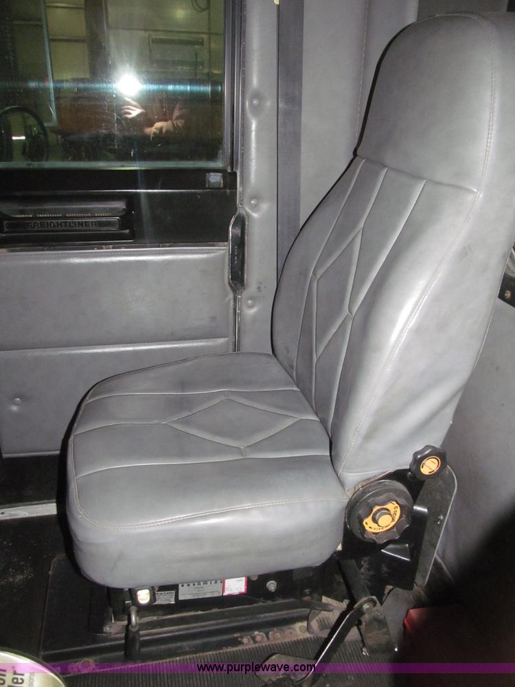 image for item B5348 1998 Freightliner FLD120 day cab semi truck