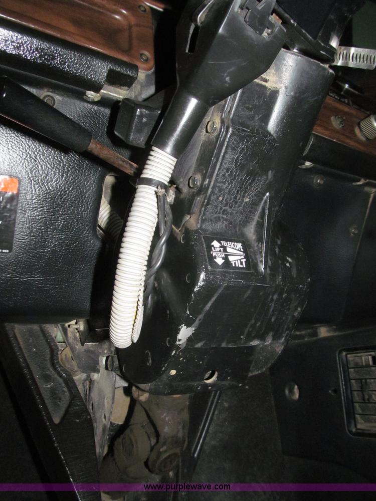 image for item B5348 1998 Freightliner FLD120 day cab semi truck