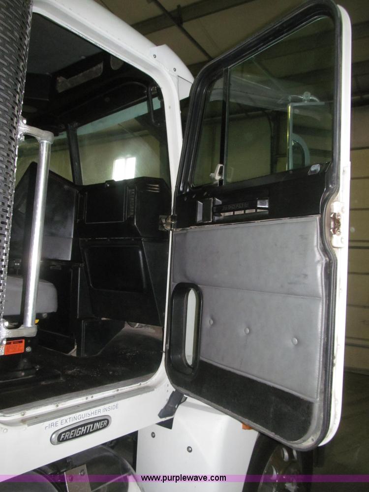 image for item B5348 1998 Freightliner FLD120 day cab semi truck