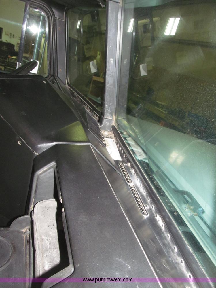 image for item B5348 1998 Freightliner FLD120 day cab semi truck