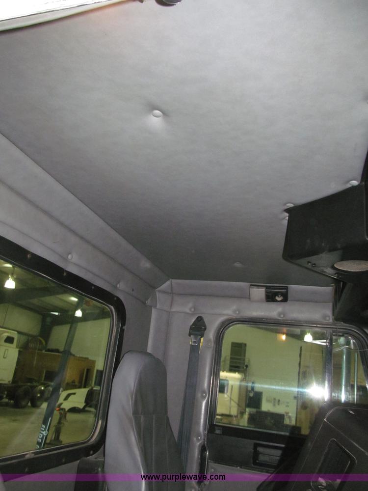 image for item B5348 1998 Freightliner FLD120 day cab semi truck