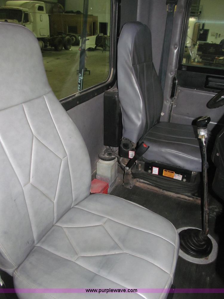 image for item B5348 1998 Freightliner FLD120 day cab semi truck