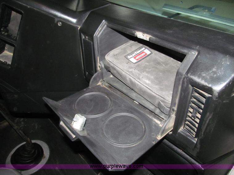 image for item B5348 1998 Freightliner FLD120 day cab semi truck