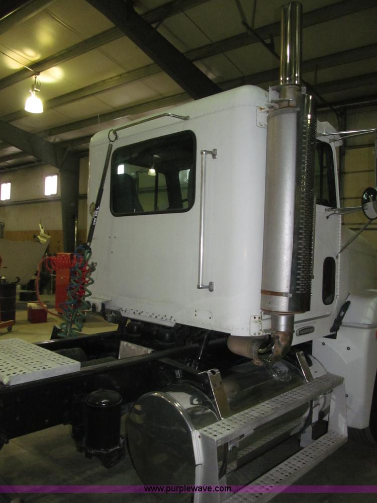 image for item B5348 1998 Freightliner FLD120 day cab semi truck