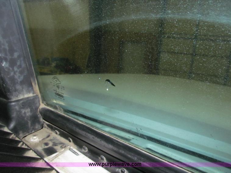 image for item B5348 1998 Freightliner FLD120 day cab semi truck