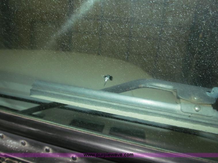 image for item B5348 1998 Freightliner FLD120 day cab semi truck