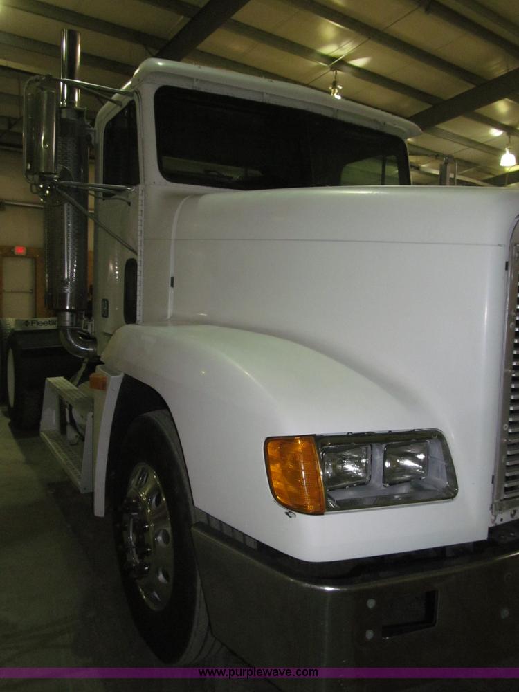 image for item B5348 1998 Freightliner FLD120 day cab semi truck