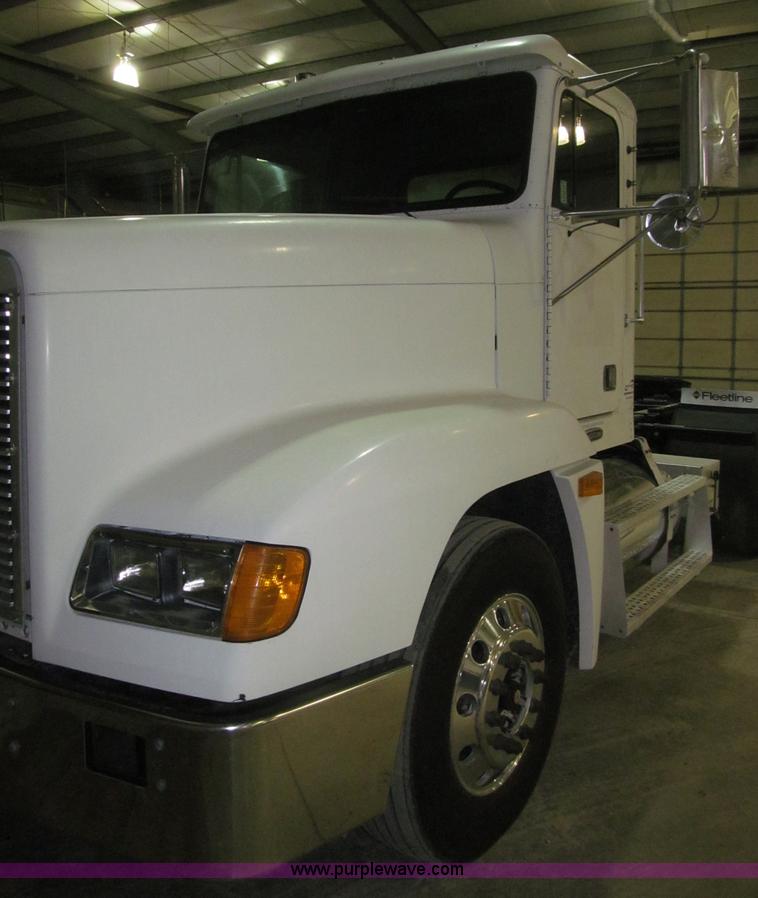 image for item B5348 1998 Freightliner FLD120 day cab semi truck