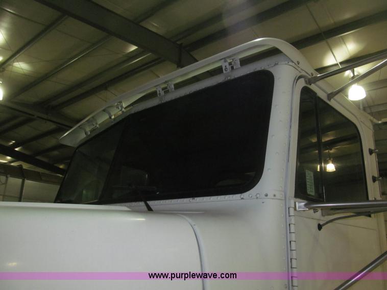 image for item B5348 1998 Freightliner FLD120 day cab semi truck