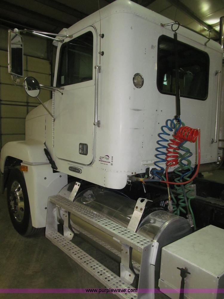 image for item B5348 1998 Freightliner FLD120 day cab semi truck