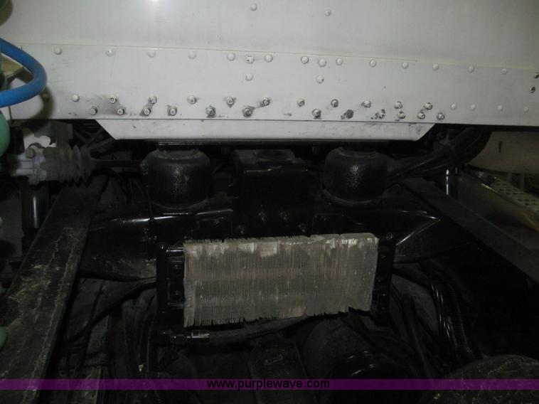 image for item B5348 1998 Freightliner FLD120 day cab semi truck