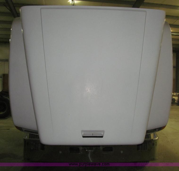 image for item B5348 1998 Freightliner FLD120 day cab semi truck