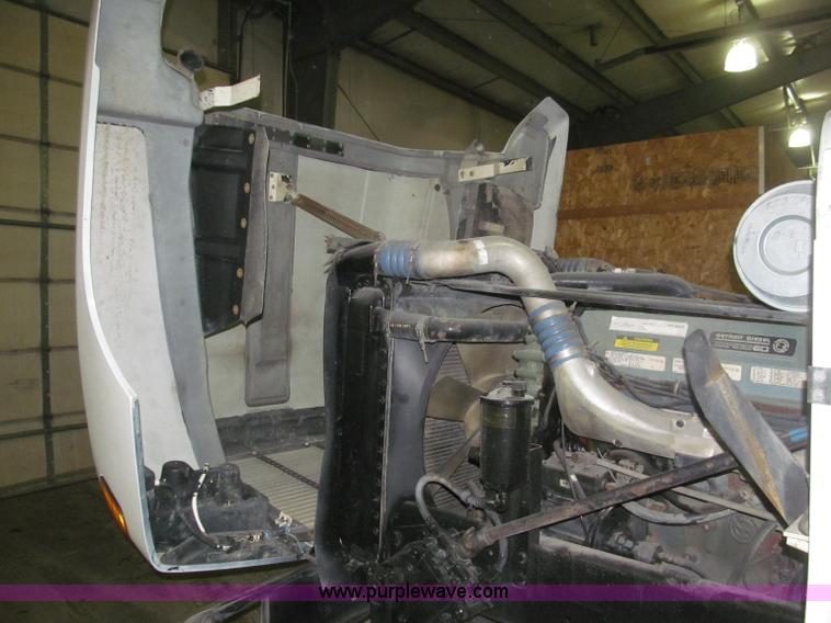 image for item B5348 1998 Freightliner FLD120 day cab semi truck