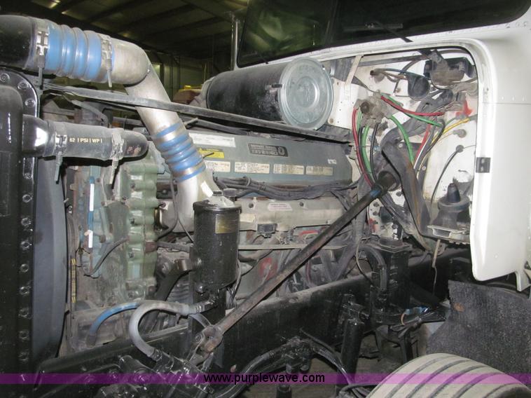 image for item B5348 1998 Freightliner FLD120 day cab semi truck