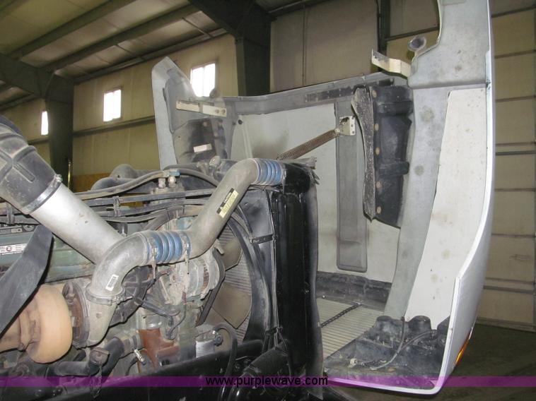 image for item B5348 1998 Freightliner FLD120 day cab semi truck