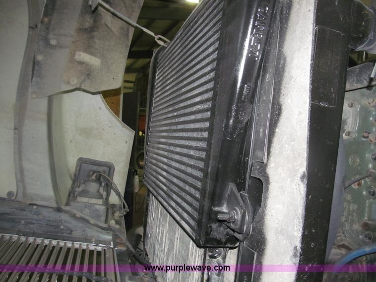 image for item B5348 1998 Freightliner FLD120 day cab semi truck