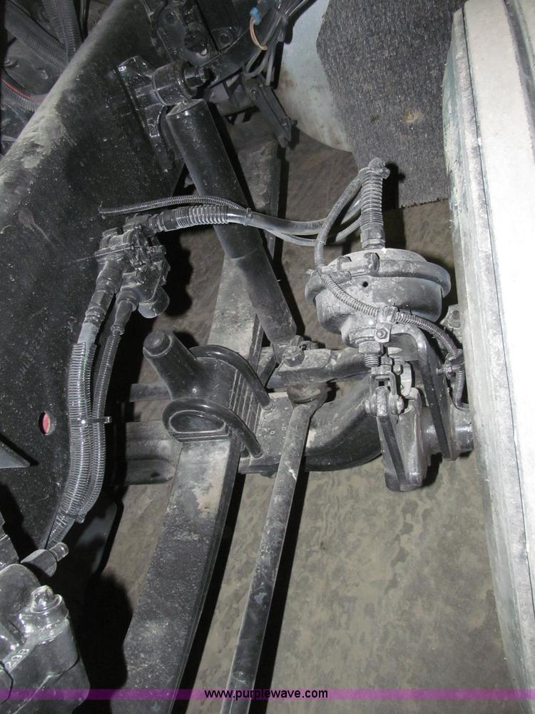 image for item B5348 1998 Freightliner FLD120 day cab semi truck