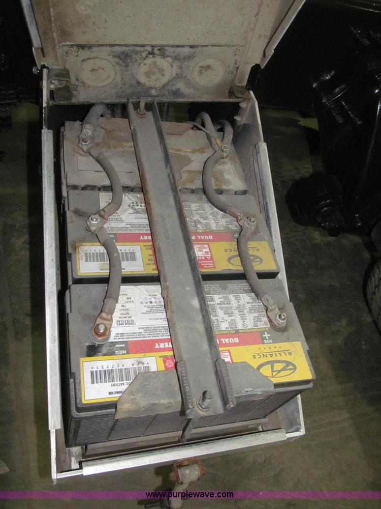 image for item B5348 1998 Freightliner FLD120 day cab semi truck