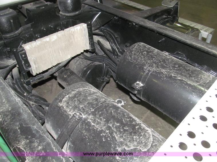 image for item B5348 1998 Freightliner FLD120 day cab semi truck