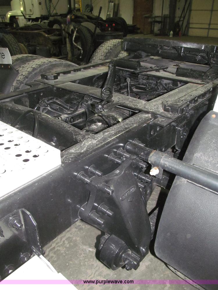 image for item B5348 1998 Freightliner FLD120 day cab semi truck