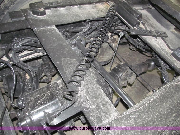 image for item B5348 1998 Freightliner FLD120 day cab semi truck