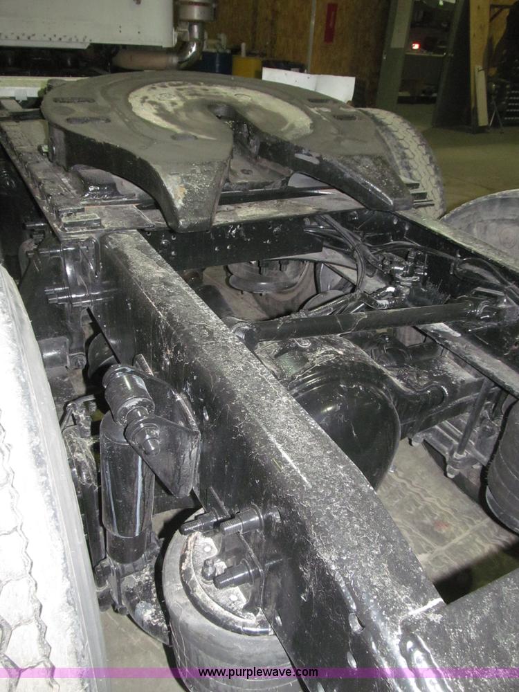 image for item B5348 1998 Freightliner FLD120 day cab semi truck