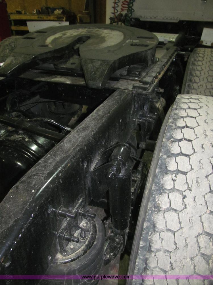 image for item B5348 1998 Freightliner FLD120 day cab semi truck