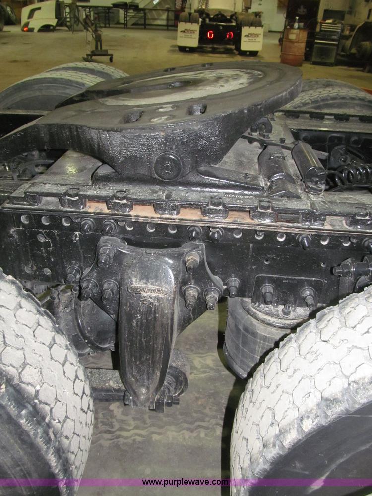 image for item B5348 1998 Freightliner FLD120 day cab semi truck